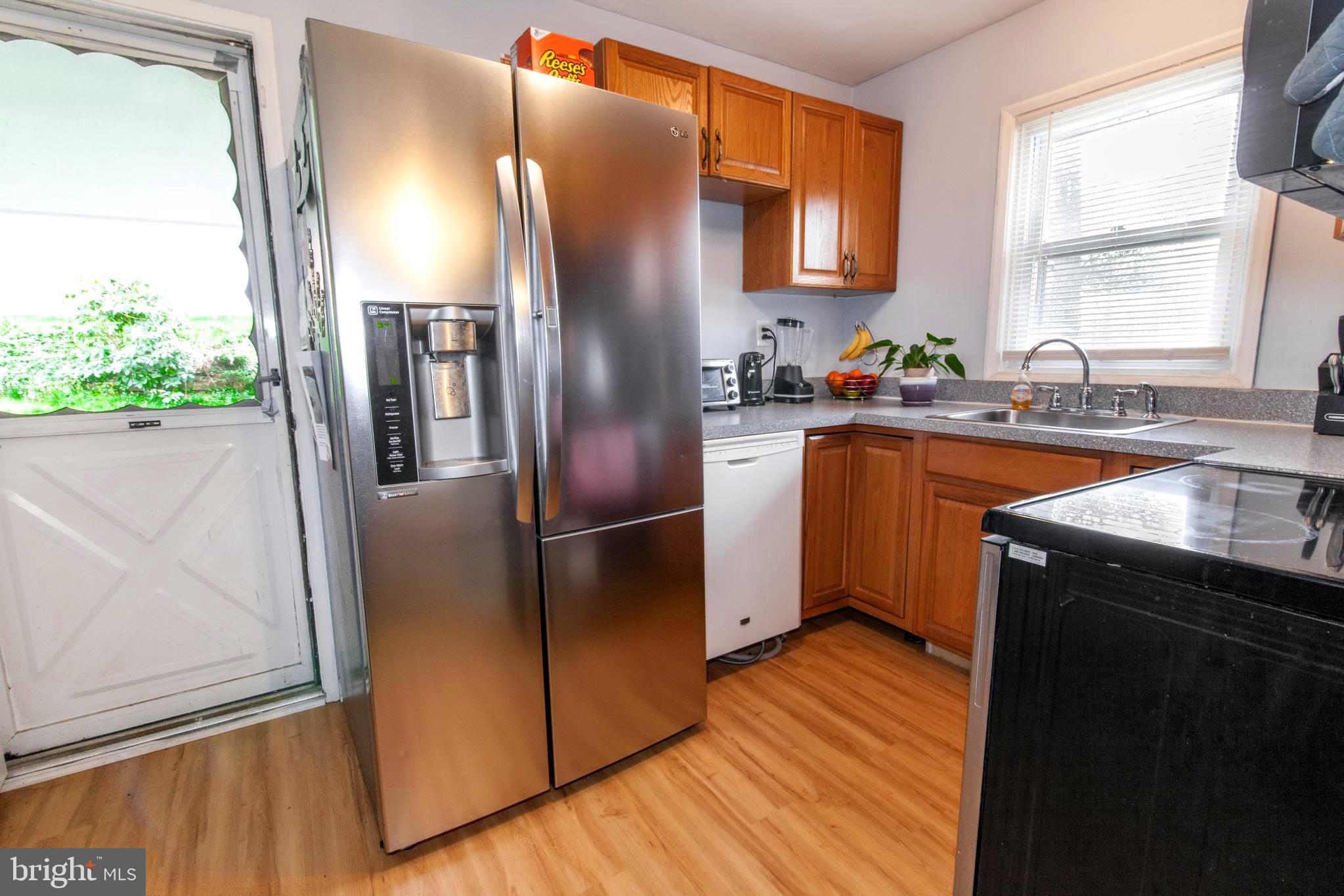 806 Chatfield Road Joppa, MD 21085 - Photo 9 of 28 Newer LG refrigerator