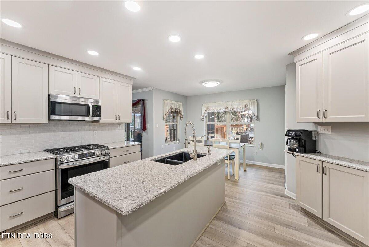 1012 Andover Boulevard Alcoa, TN 37701 - Photo 17 of 58 20-Kitchen A3