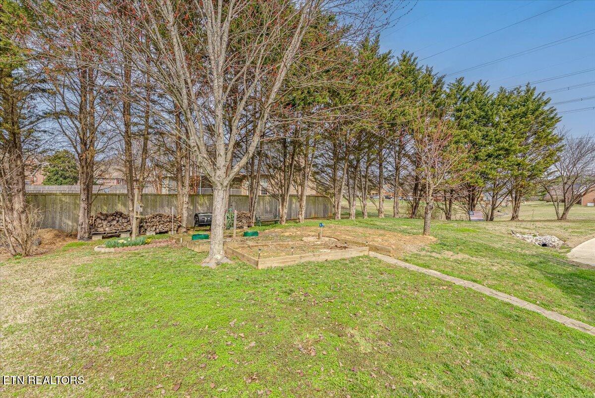 1012 Andover Boulevard Alcoa, TN 37701 - Photo 50 of 58 53-Garden Bed A2
