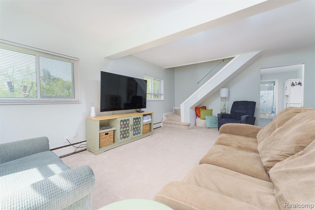 28615 Rollcrest Road Farmington Hills, MI 48334 - Photo 9 of 24