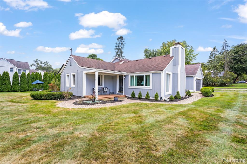 19577 Clement Road Northville, MI 48167 - Photo 2 of 26