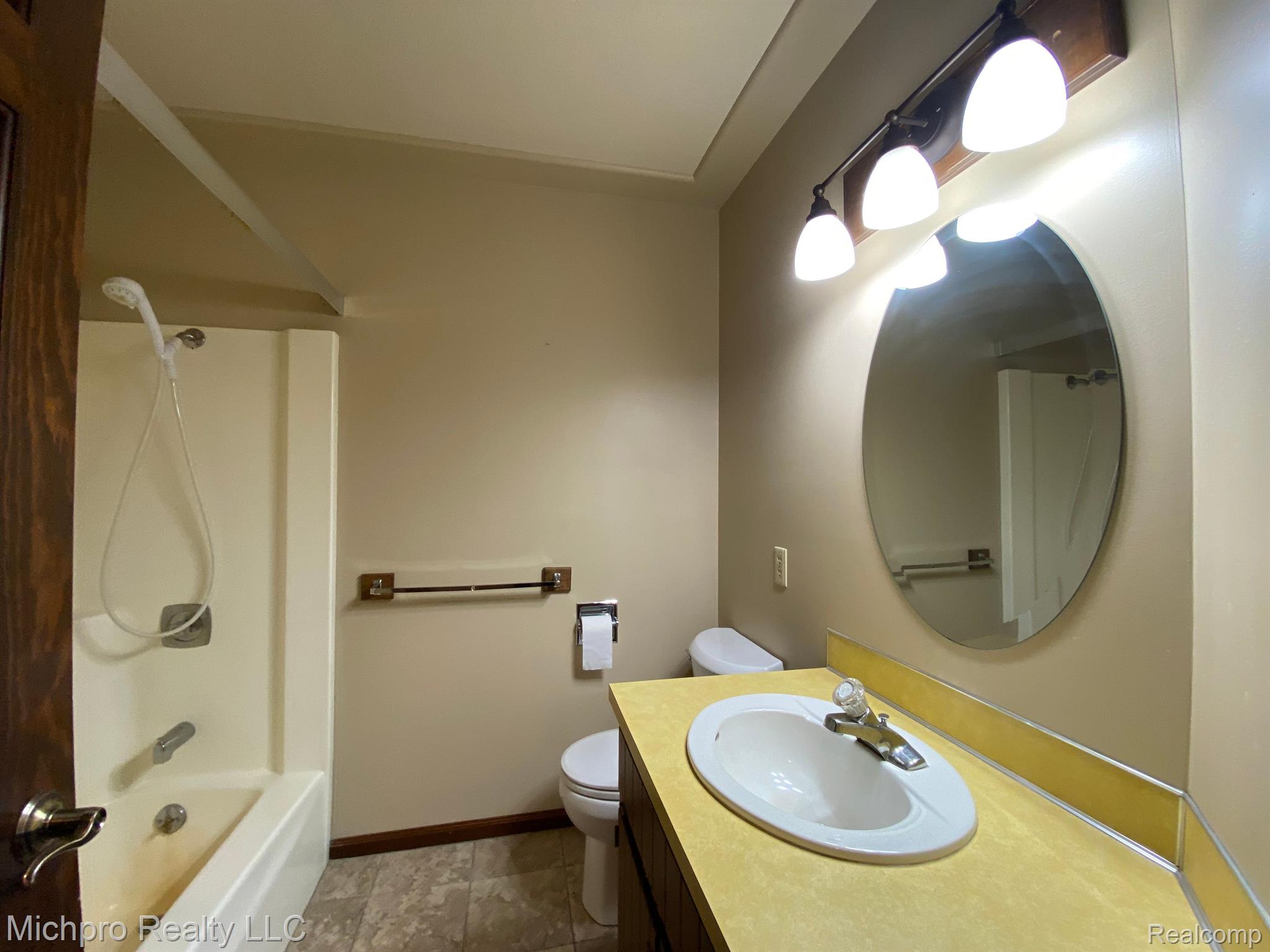 5670 Oak Road Vassar, MI 48768 - Photo 14 of 21 Gallery Image 14