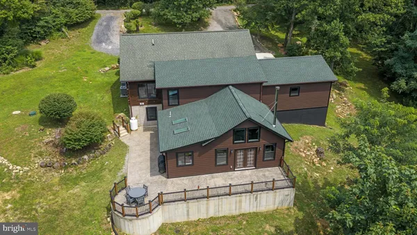 $899,900 | 3967 Hidden Valley Lane, Linden, VA 22642