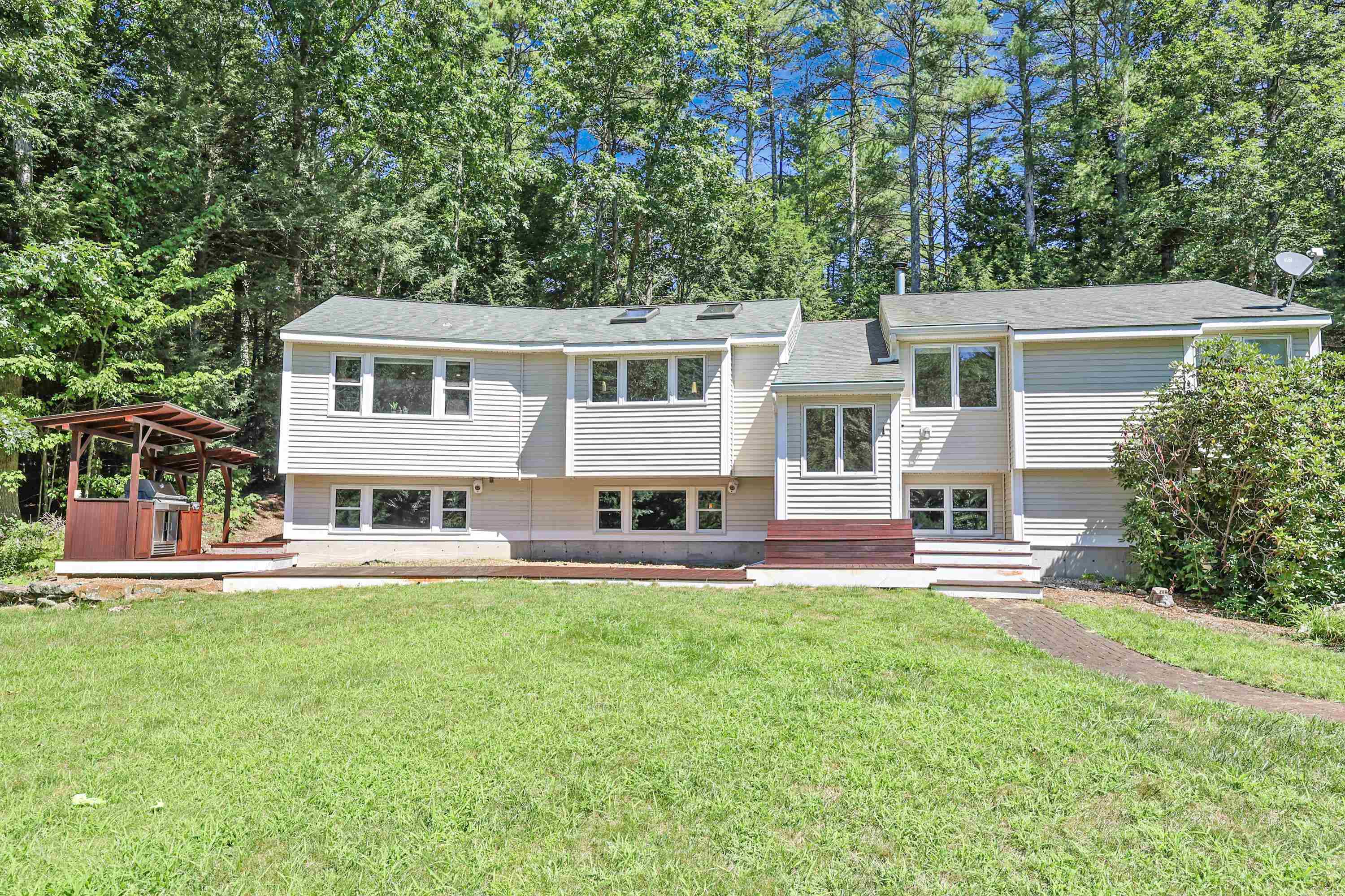 2 Ralmar Road Amherst, NH 03031 - Photo 4 of 40