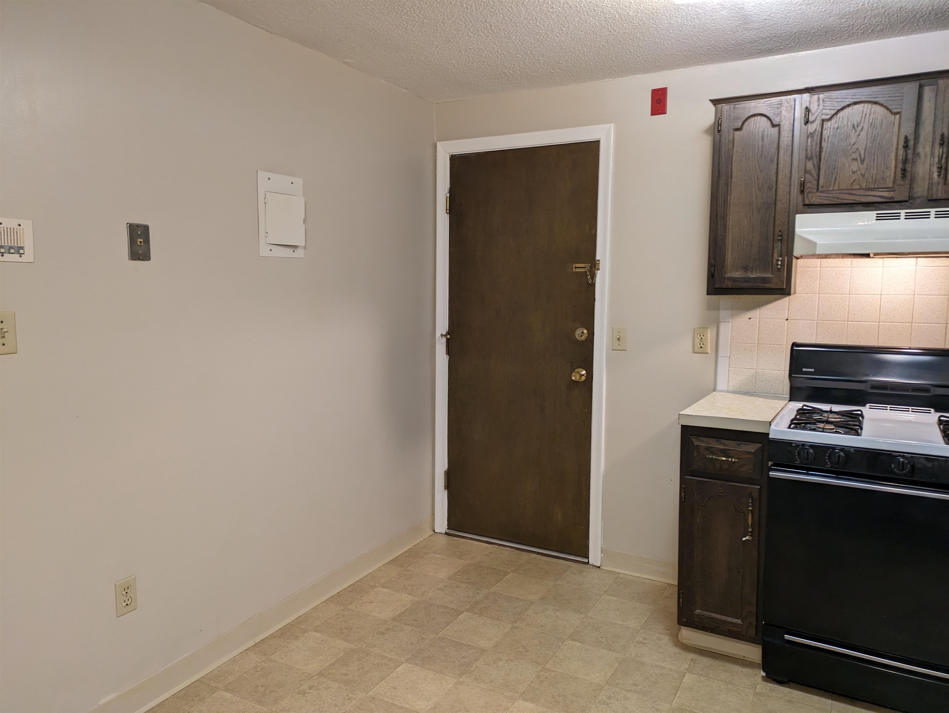 14 Tiffany Road, Unit 2 Salem, NH 03079 - Photo 5 of 13
