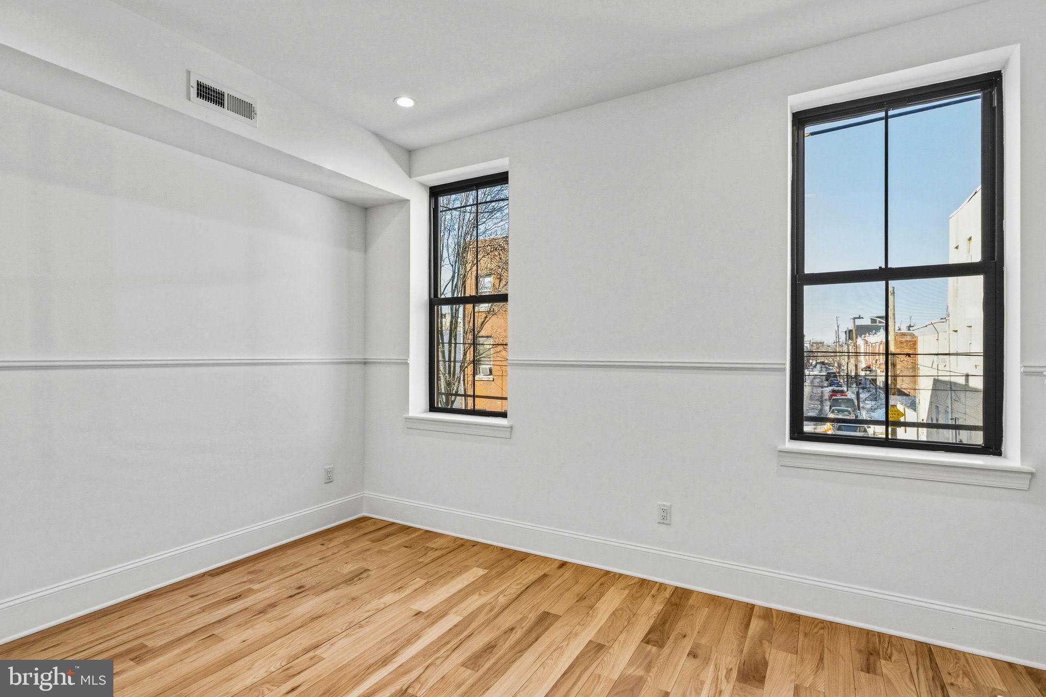 1635 South 5th Street Philadelphia, PA 19148 - Photo 34 of 60 a view of empty room with windows