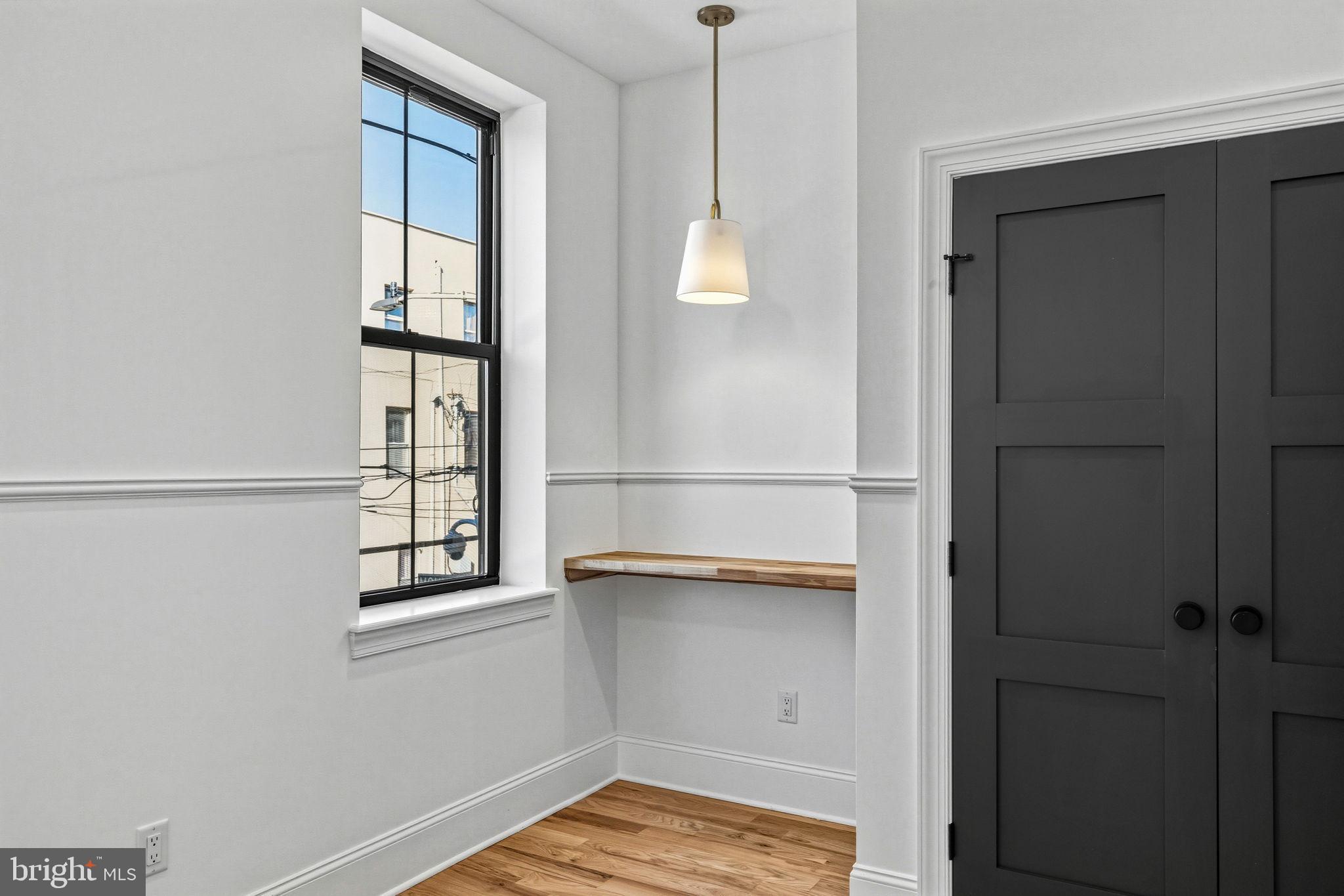 1635 South 5th Street Philadelphia, PA 19148 - Photo 36 of 60 a view of empty room with windows