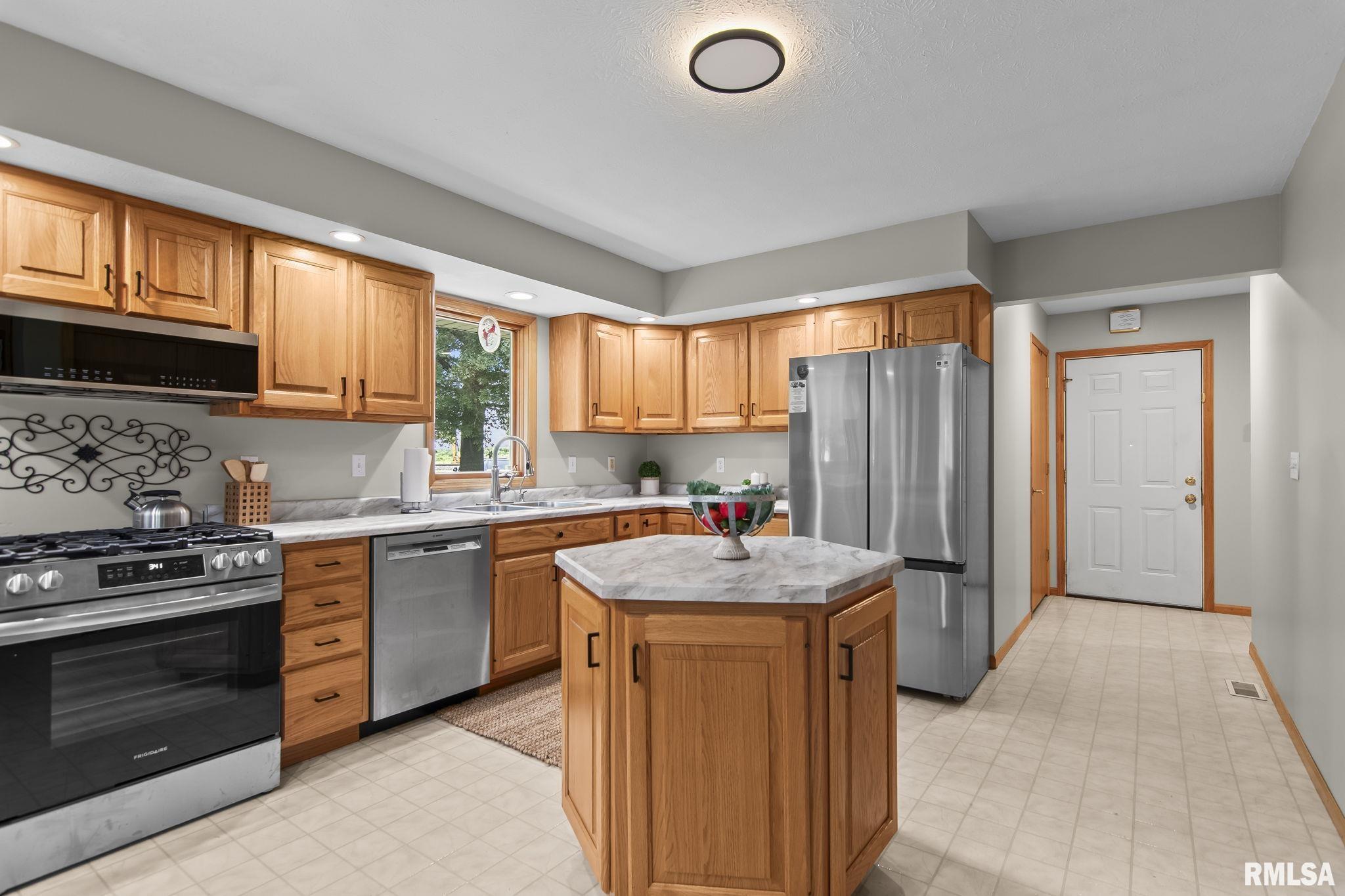 5640 Iron Bridge Road Chatham, IL 62629 - Photo 14 of 54