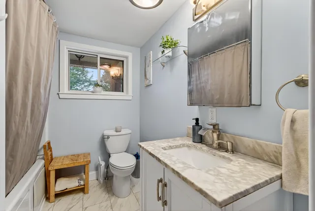 $435,000 | 122 Belgrade Road, Oakland, ME 04963