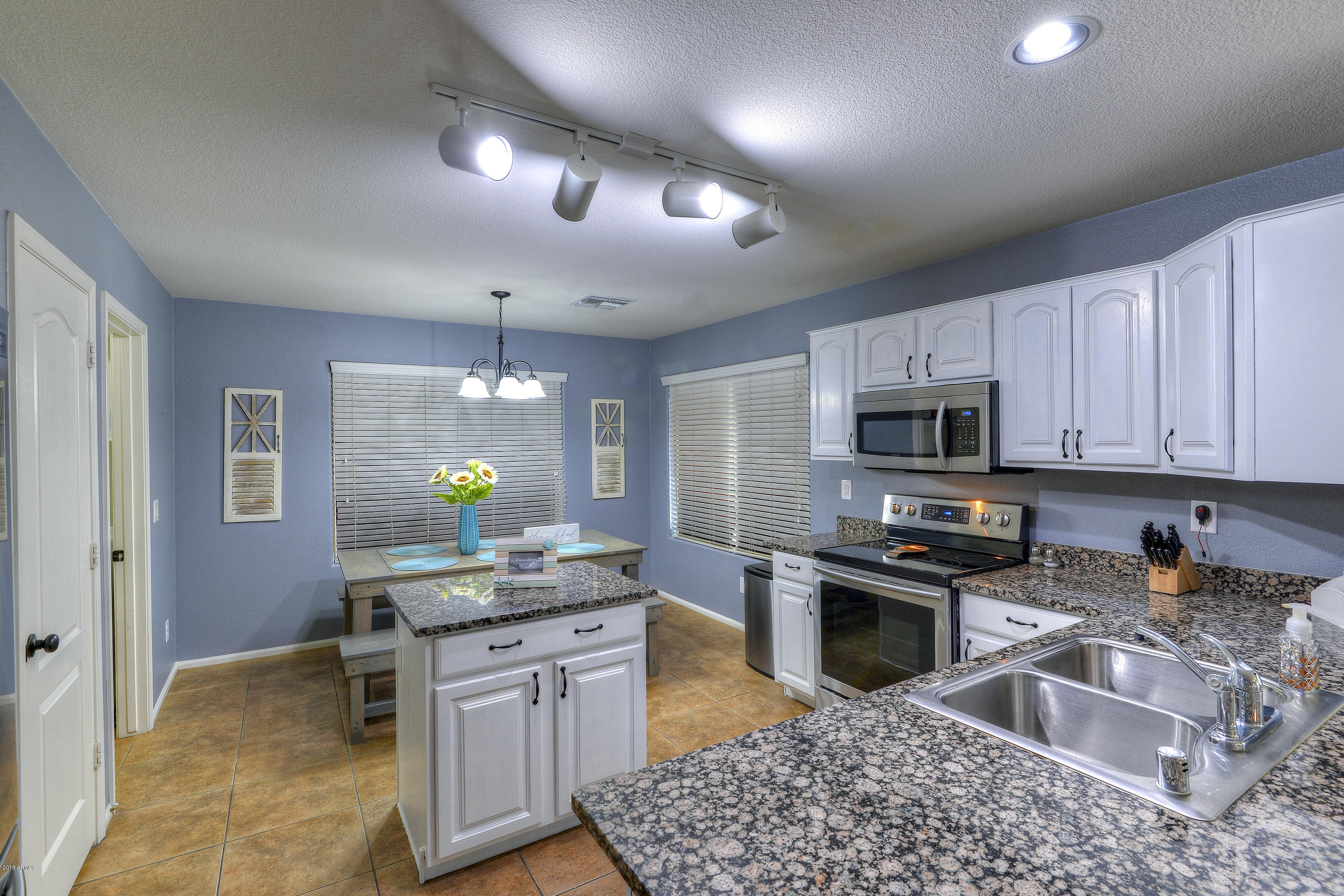 2447 West Via Dona Road Phoenix, AZ 85085 - Photo 3 of 16 MDF_1683_4_5