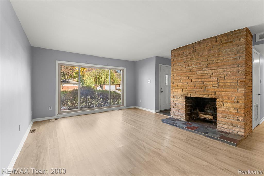 28454 Quail Hollow Road Farmington, MI 48331 - Photo 8 of 46