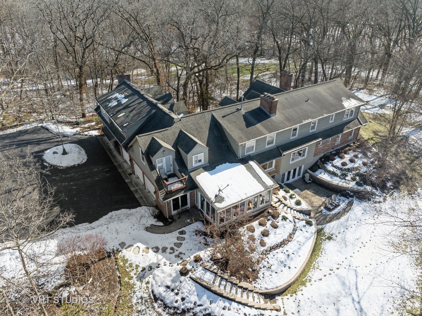 3143 Cuba Road Long Grove, IL 60047 - Photo 5 of 40 a view of a couches in patio