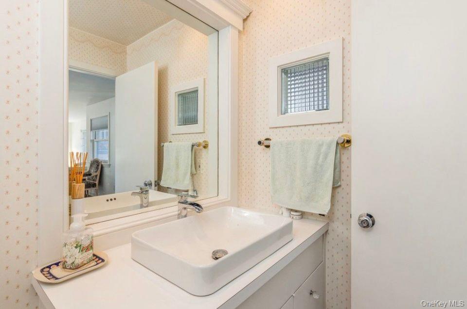 582 Hayground Road Water Mill, NY 11976 - Photo 10 of 18