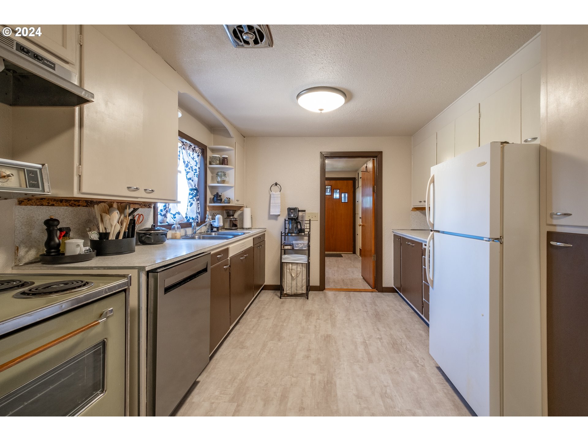 1021 Airport Road Lebanon, OR 97355 - Photo 4 of 29 Gallery Image 4