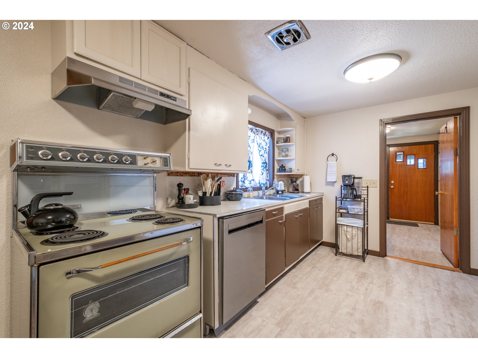 1021 Airport Road Lebanon, OR 97355 - Photo 8 of 29 Gallery Image 8