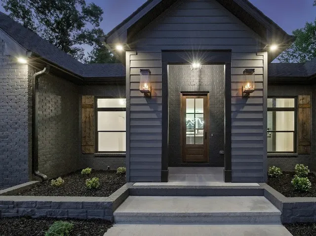 a view of a entryway door of the house