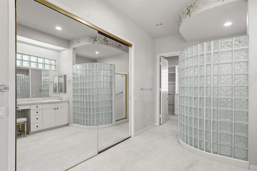 39303 Gleneagles Circle Palm Desert, CA 92211 - Photo 37 of 71 a bathroom with a shower