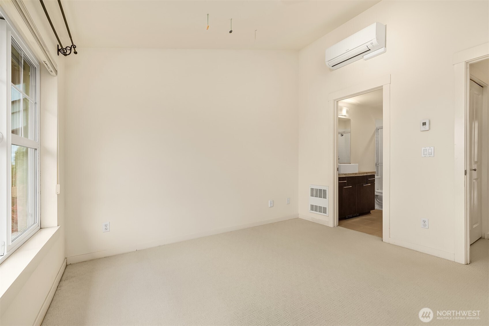 1900 17th Avenue Northeast Issaquah, WA 98029 - Photo 19 of 22 an empty room with windows
