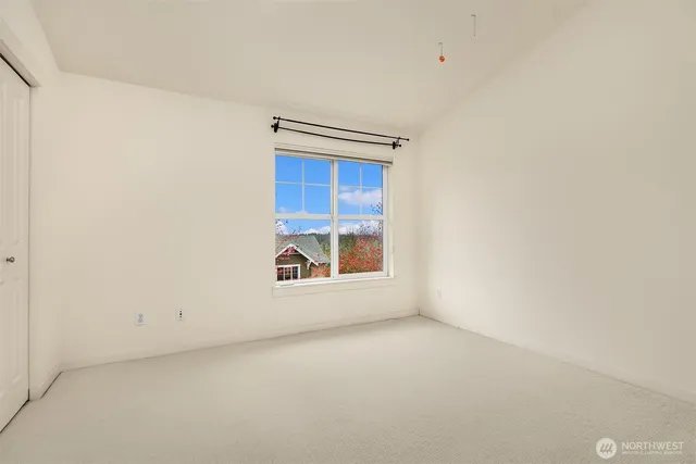 a view of empty room with window