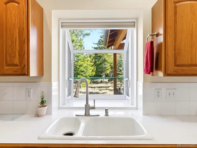 $900,000 | 30819 Manitoba Drive, Evergreen, CO 80439