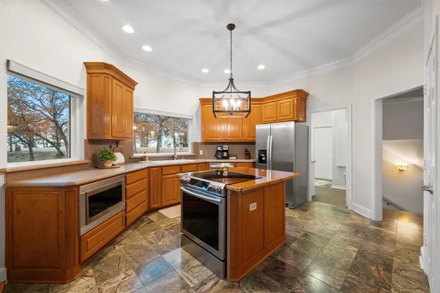 $995,000 | 225 September Drive, Streetman, TX 75859