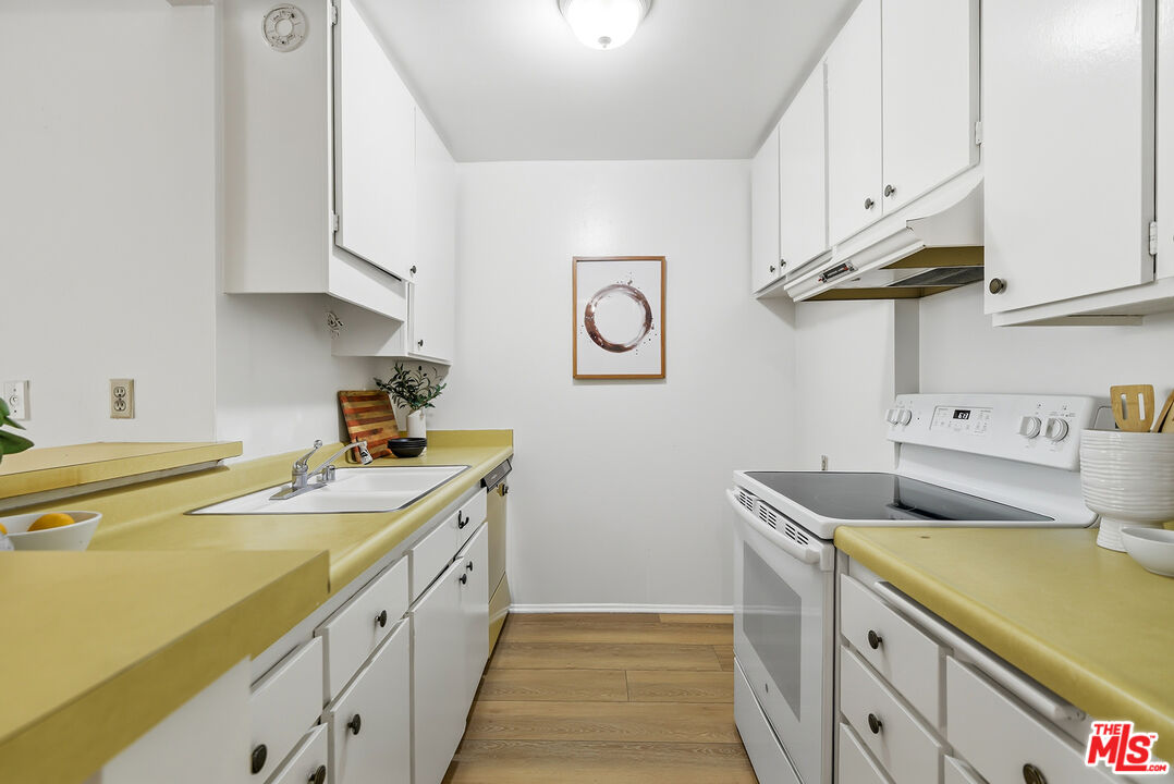7742 Redlands Street, Unit D2040 Playa del Rey, CA 90293 - Photo 13 of 35