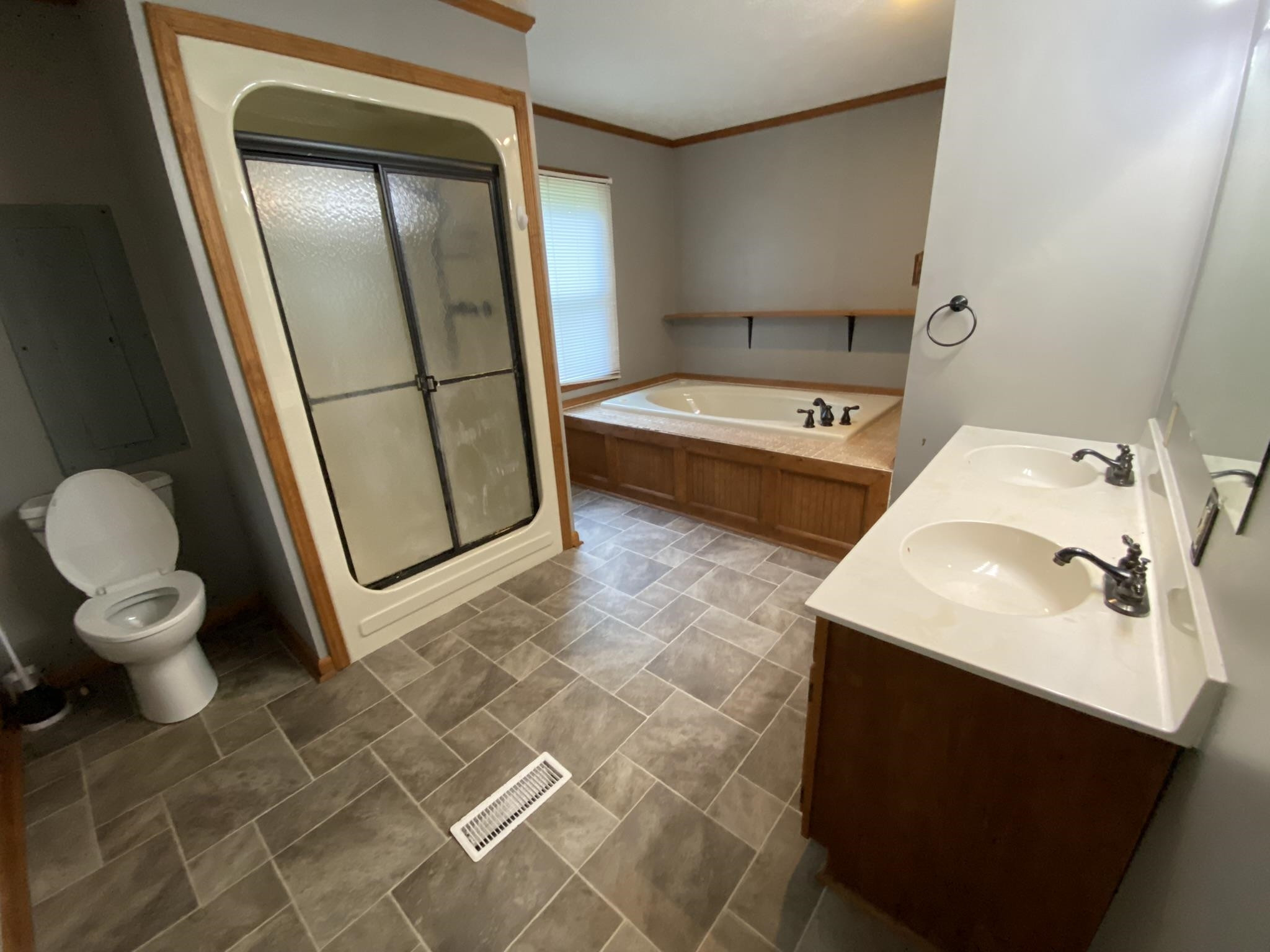 639 Beacon Road Parsons, TN 38363 - Photo 6 of 26 a bathroom with a sink toilet and shower