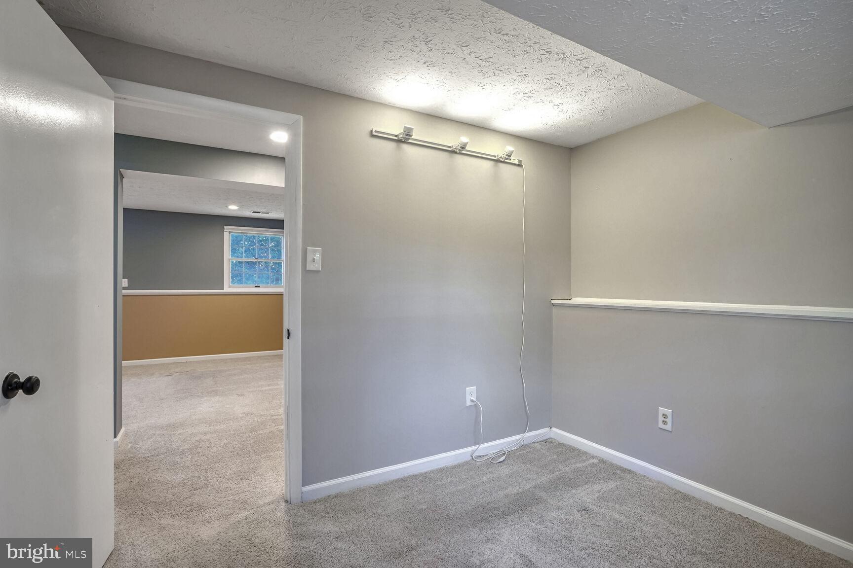 10812 Split Oak Lane Burke, VA 22015 - Photo 15 of 21