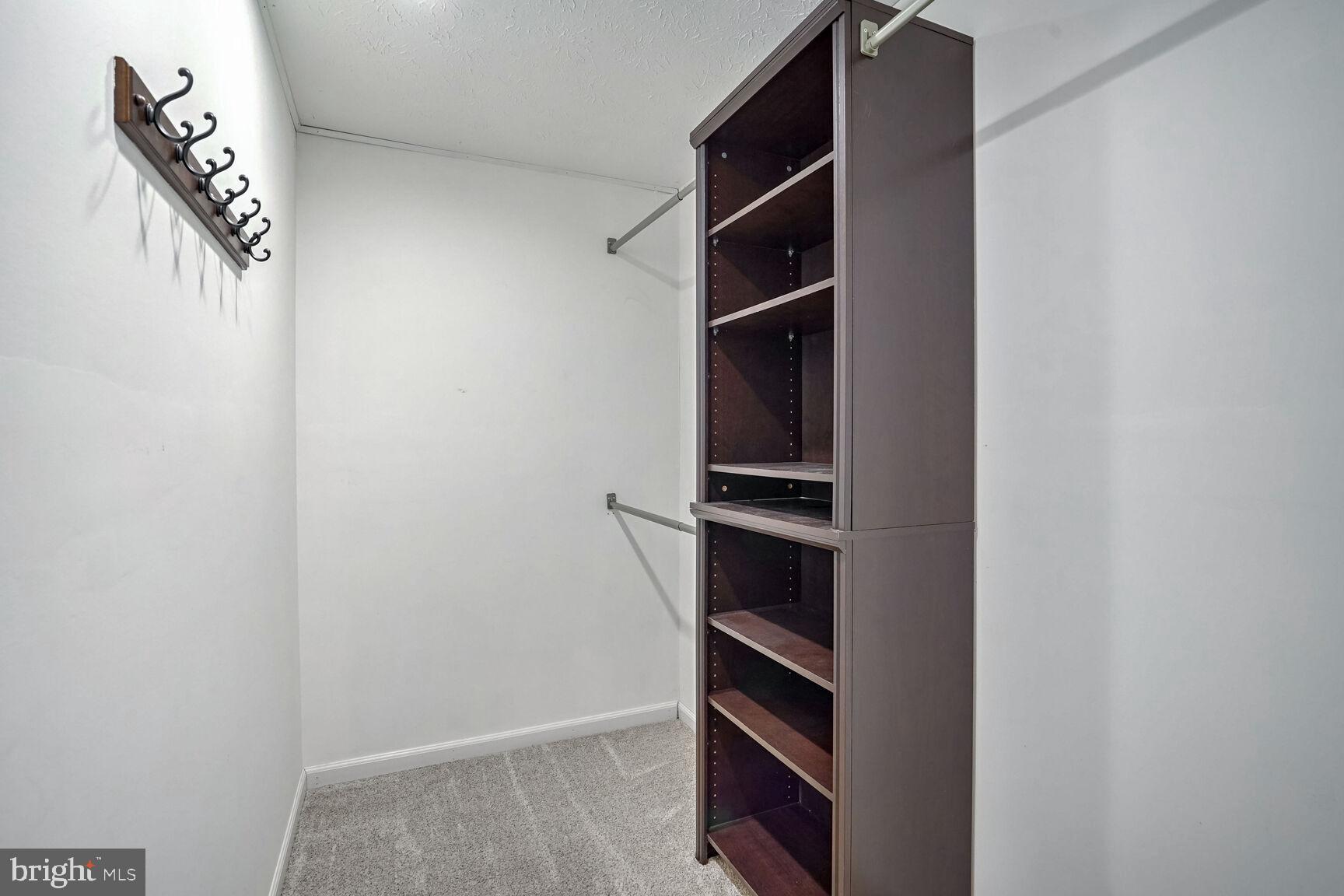 10812 Split Oak Lane Burke, VA 22015 - Photo 7 of 21