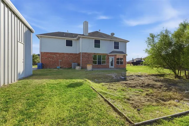 a view of a back yard of the house