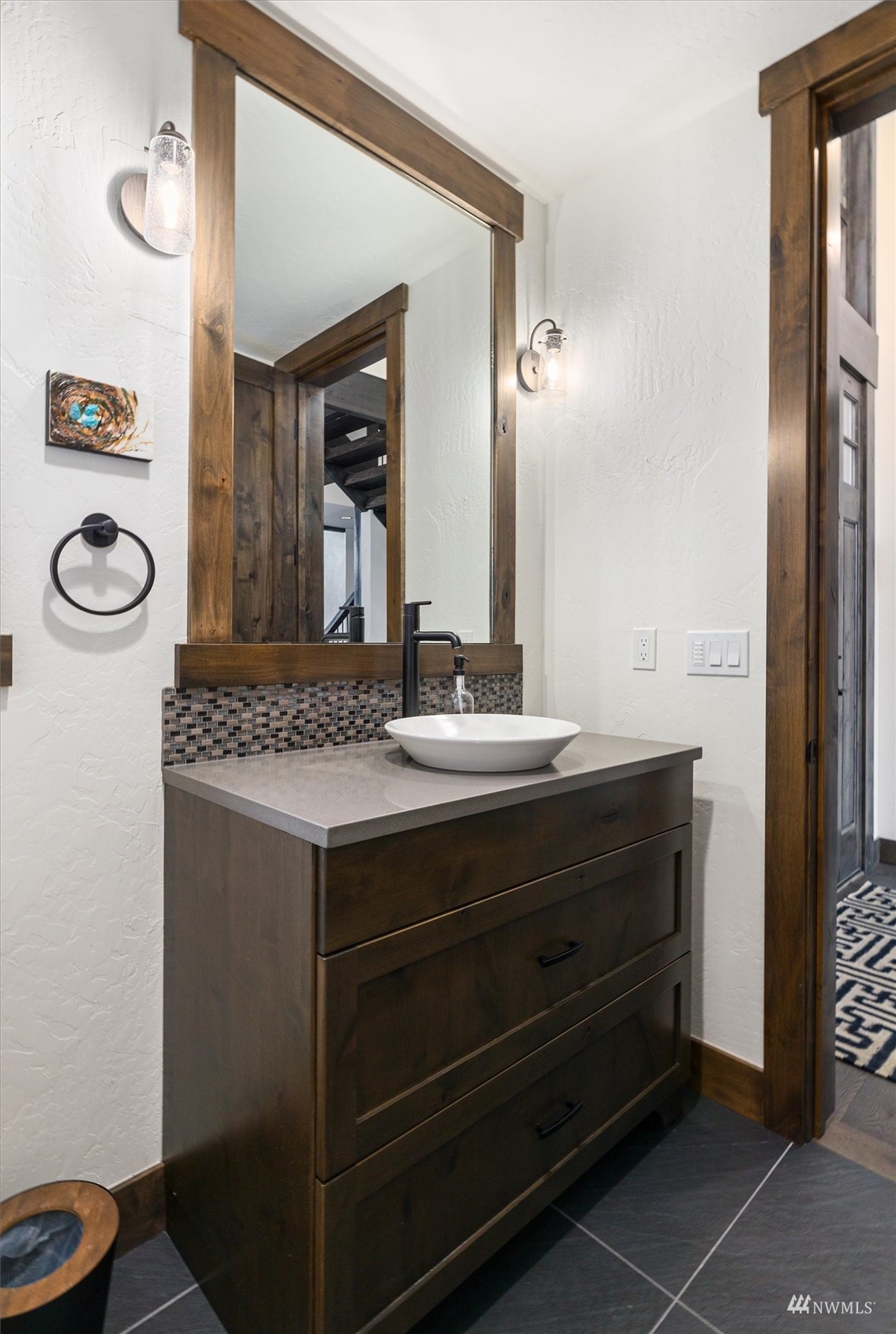 110 Queens Loop Cle Elum, WA 98922 - Photo 20 of 39 a bathroom with a sink and a mirror