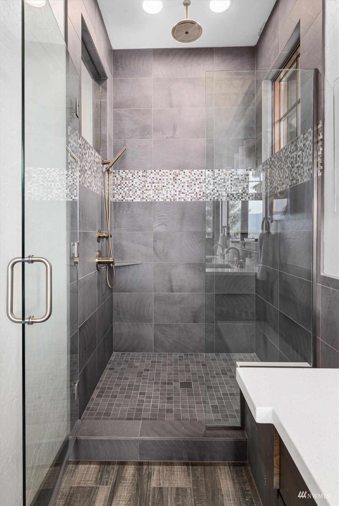 110 Queens Loop Cle Elum, WA 98922 - Photo 24 of 39 a bathroom with a shower