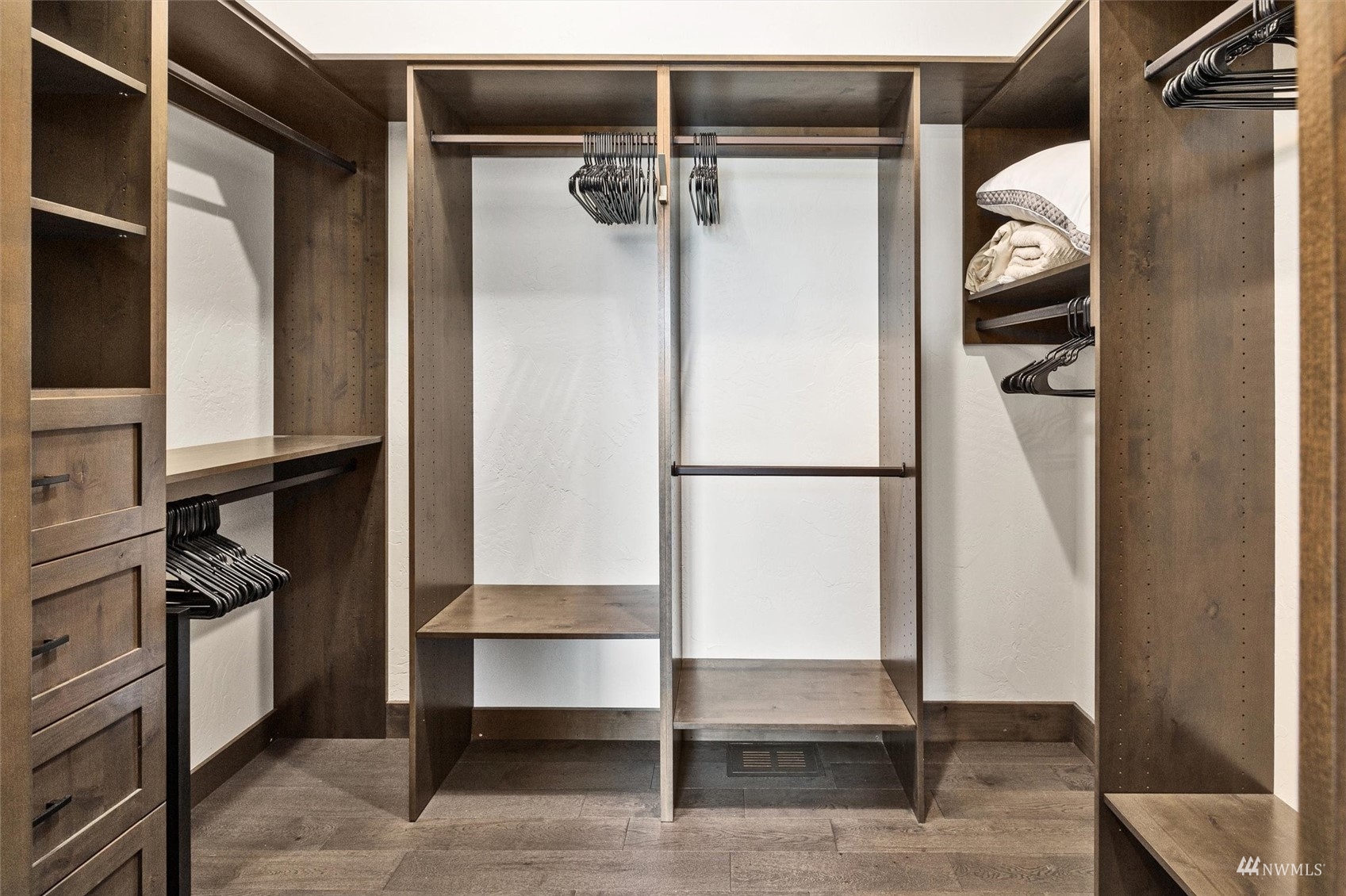 110 Queens Loop Cle Elum, WA 98922 - Photo 25 of 39 a walk in closet