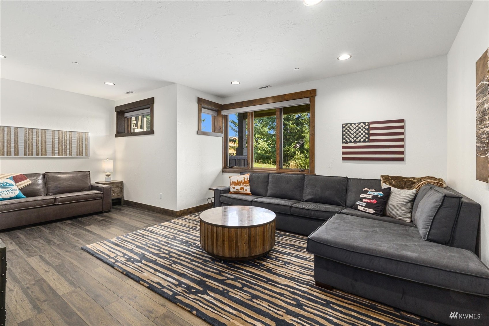 110 Queens Loop Cle Elum, WA 98922 - Photo 34 of 39 a living room with furniture and a couch