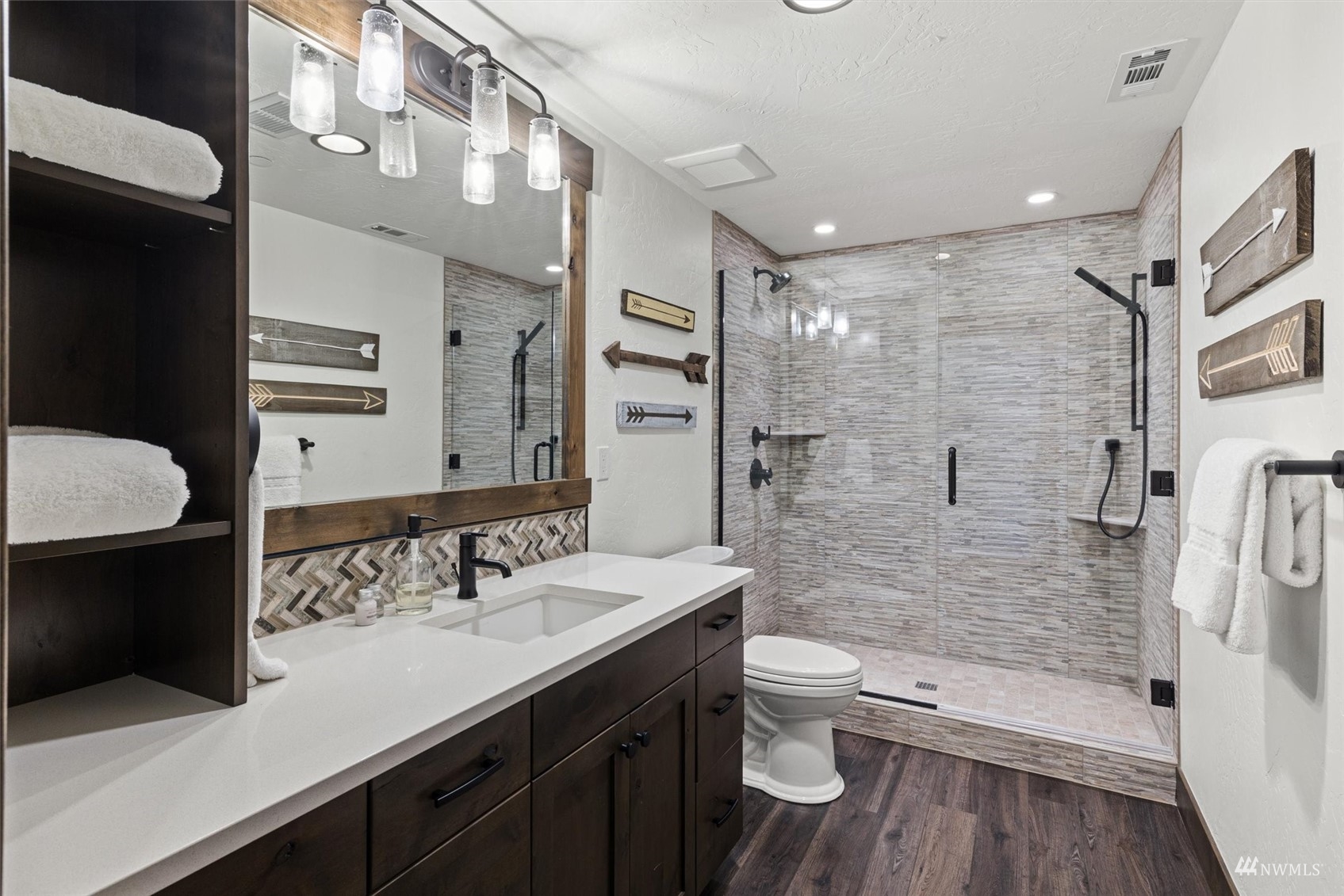 110 Queens Loop Cle Elum, WA 98922 - Photo 35 of 39 a bathroom with a double vanity sink toilet and shower