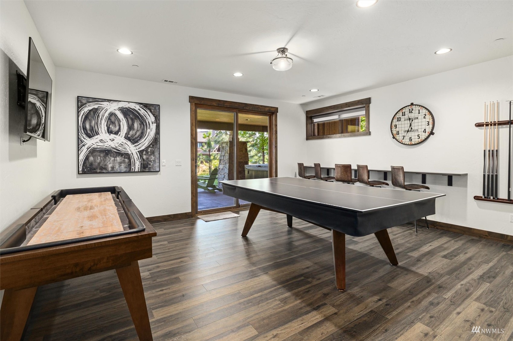 110 Queens Loop Cle Elum, WA 98922 - Photo 36 of 39 a living room with furniture and a wooden floor