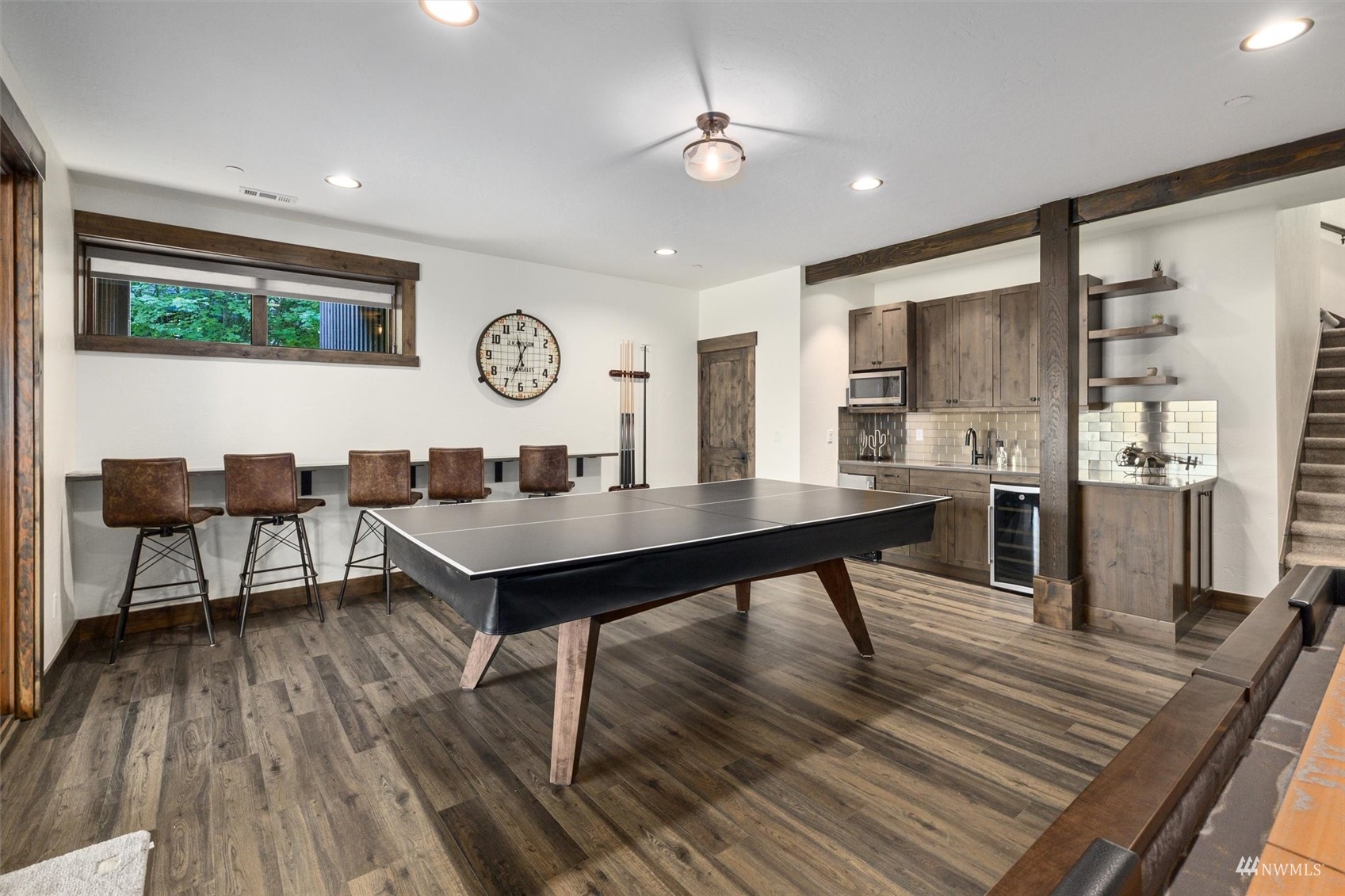 110 Queens Loop Cle Elum, WA 98922 - Photo 37 of 39 a living room with furniture a table and kitchen view