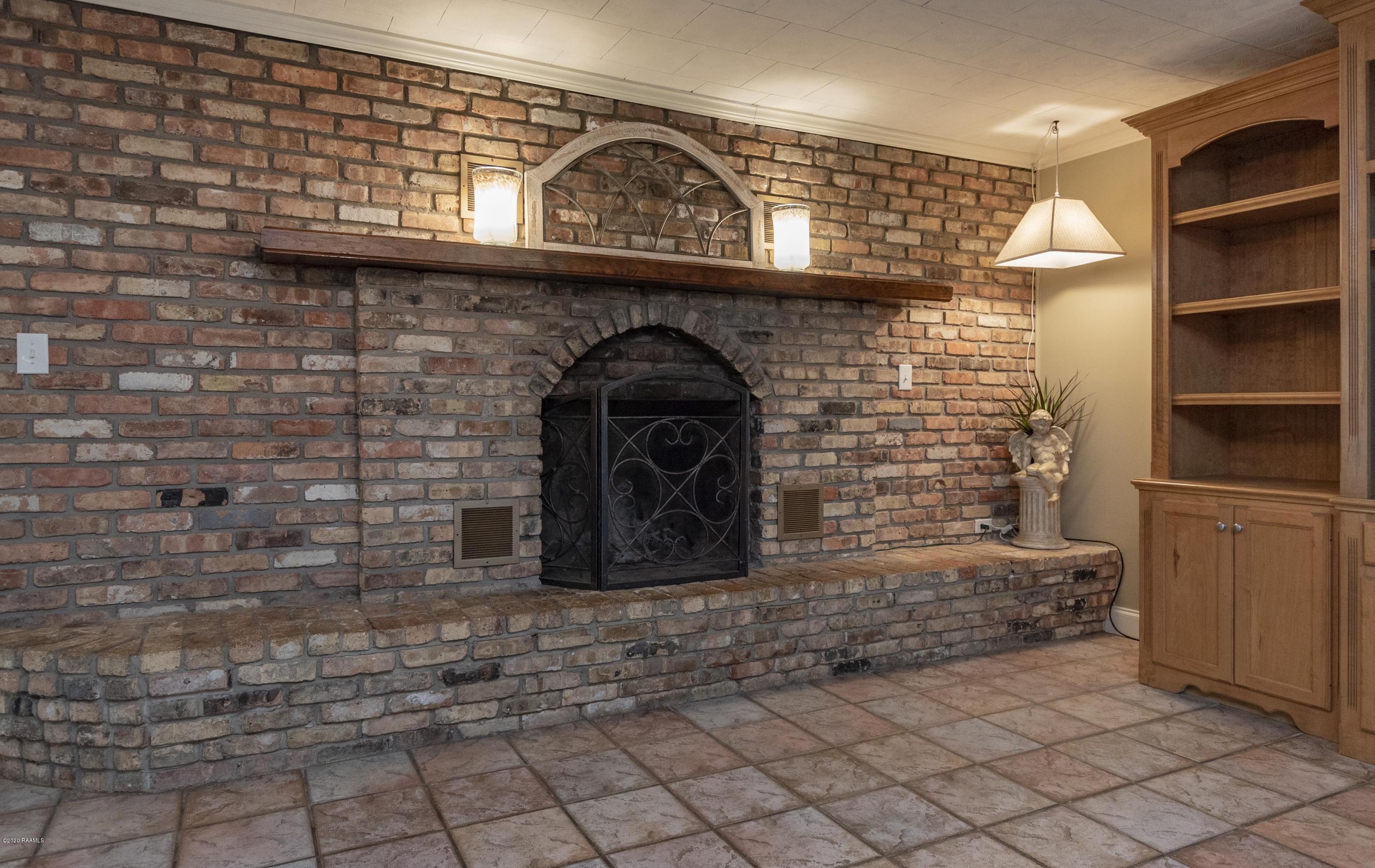 1817 Federal Road Opelousas, LA 70570 - Photo 35 of 48 Living Room 5