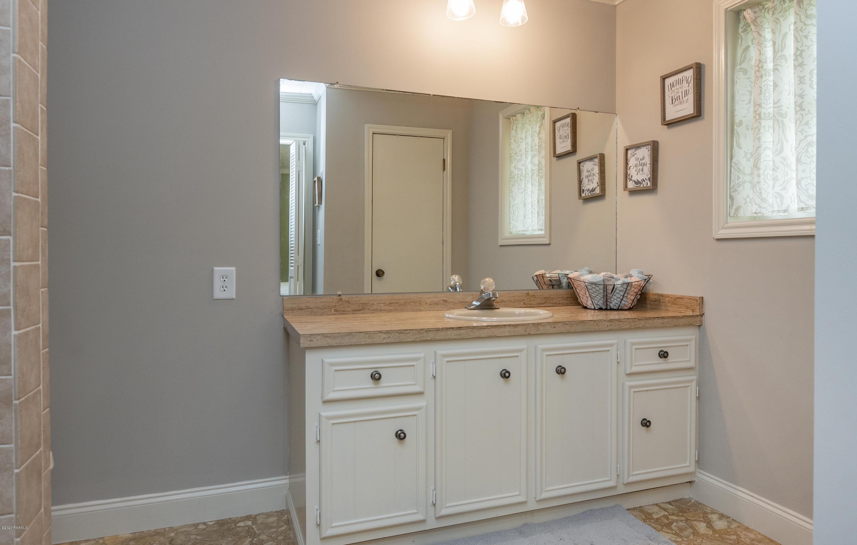 1817 Federal Road Opelousas, LA 70570 - Photo 36 of 48 Master Bath 1