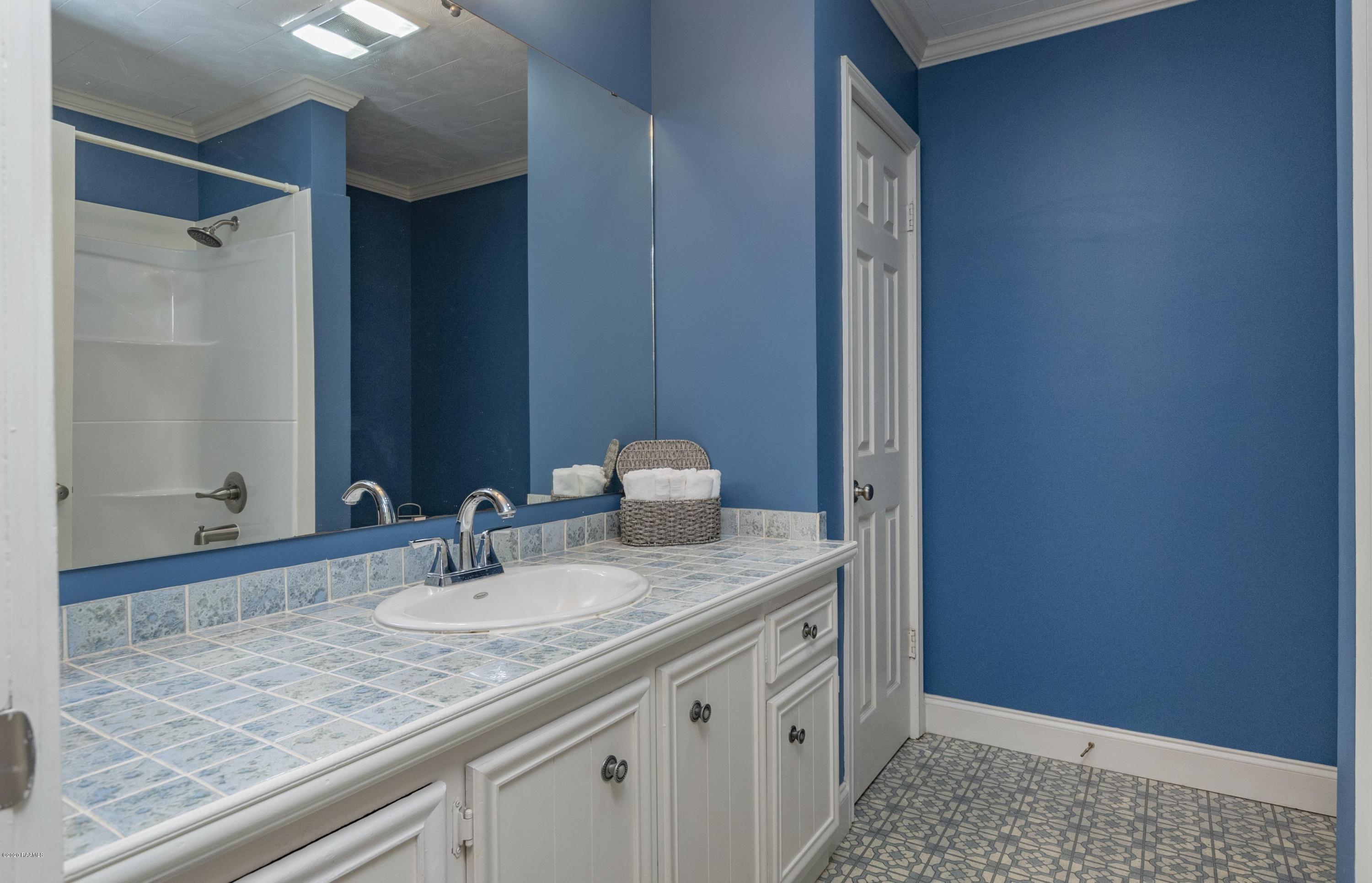 1817 Federal Road Opelousas, LA 70570 - Photo 44 of 48 Guest Bath 1