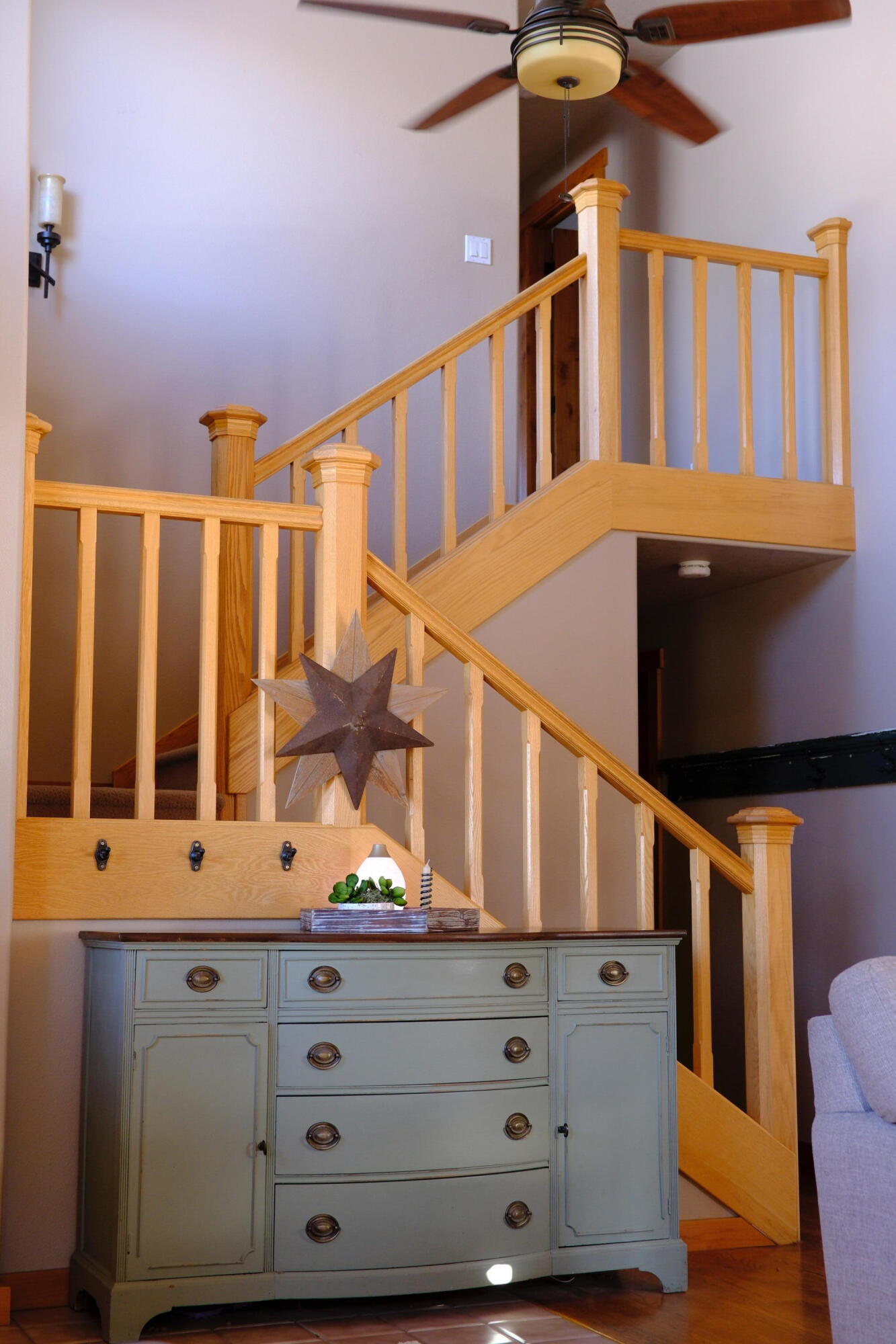 340 North Rope Place Sisters, OR 97759 - Photo 17 of 24 Stairwell 1