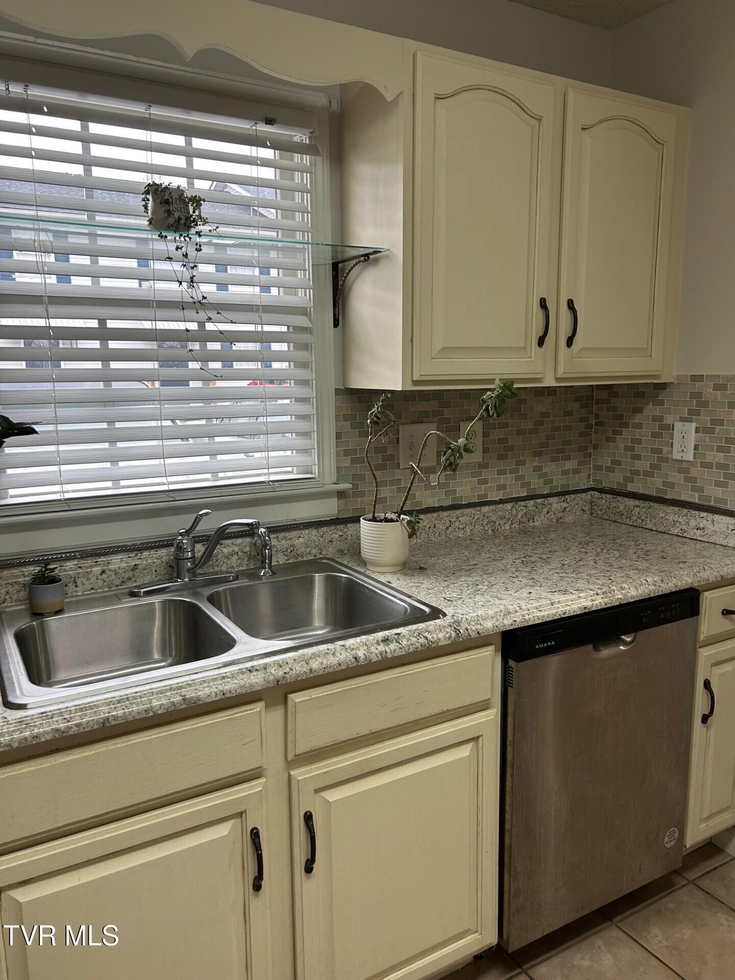 152 Gray Station Road, Unit 18 Gray, TN 37615 - Photo 10 of 29 #7 kitchen