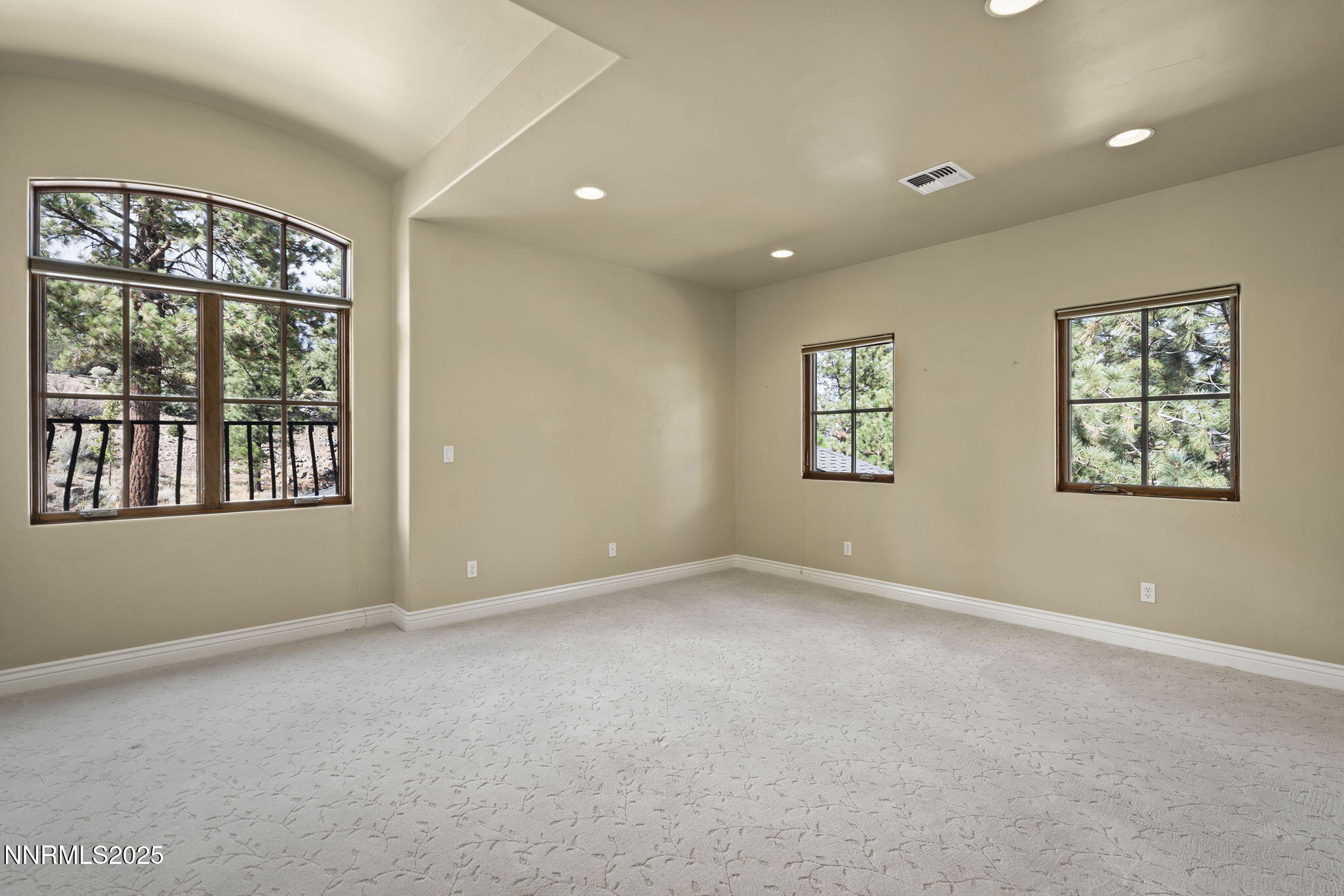 4810 West Pinewild Road Reno, NV 89511 - Photo 17 of 42 an empty room with windows