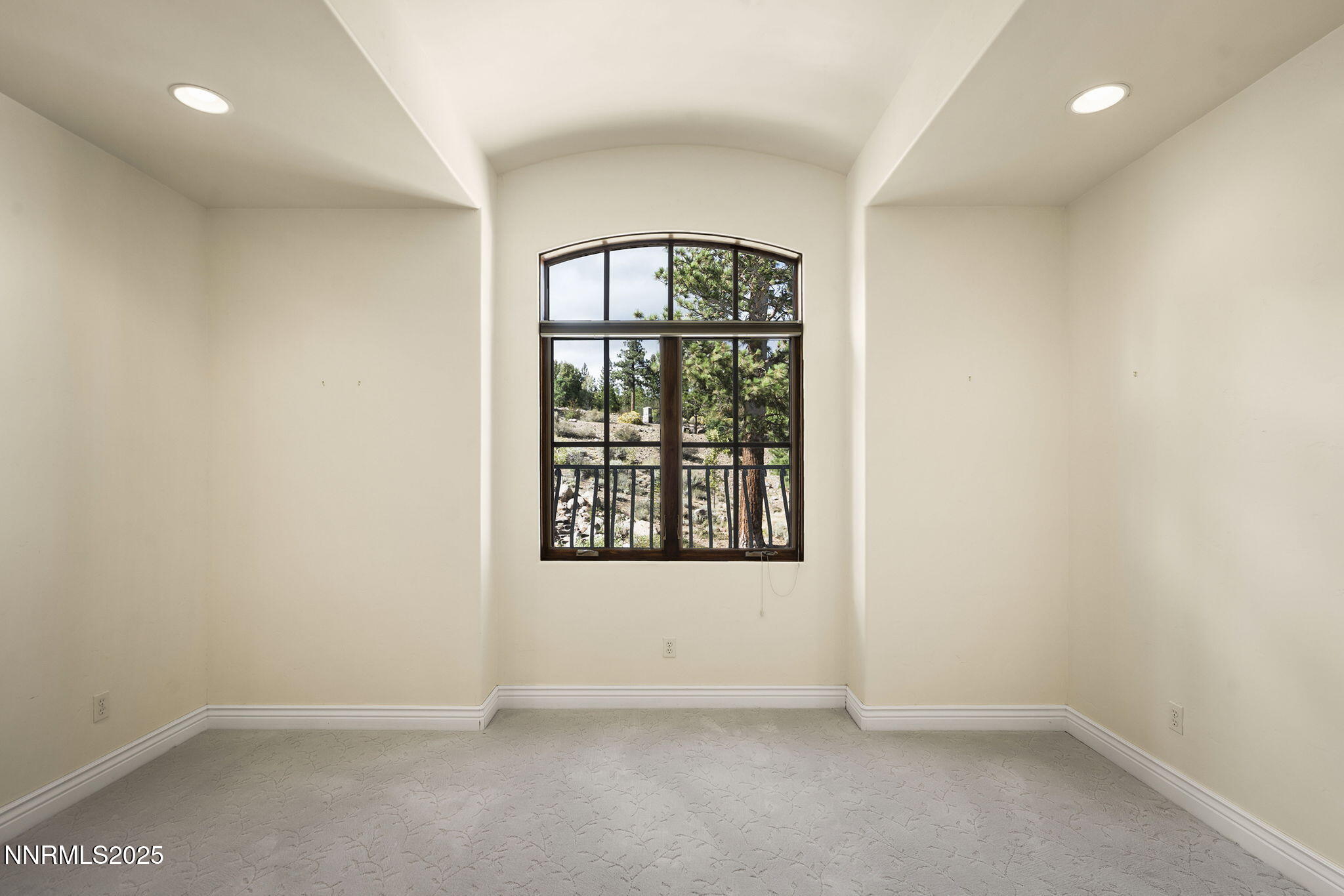 4810 West Pinewild Road Reno, NV 89511 - Photo 18 of 42 an empty room with a window
