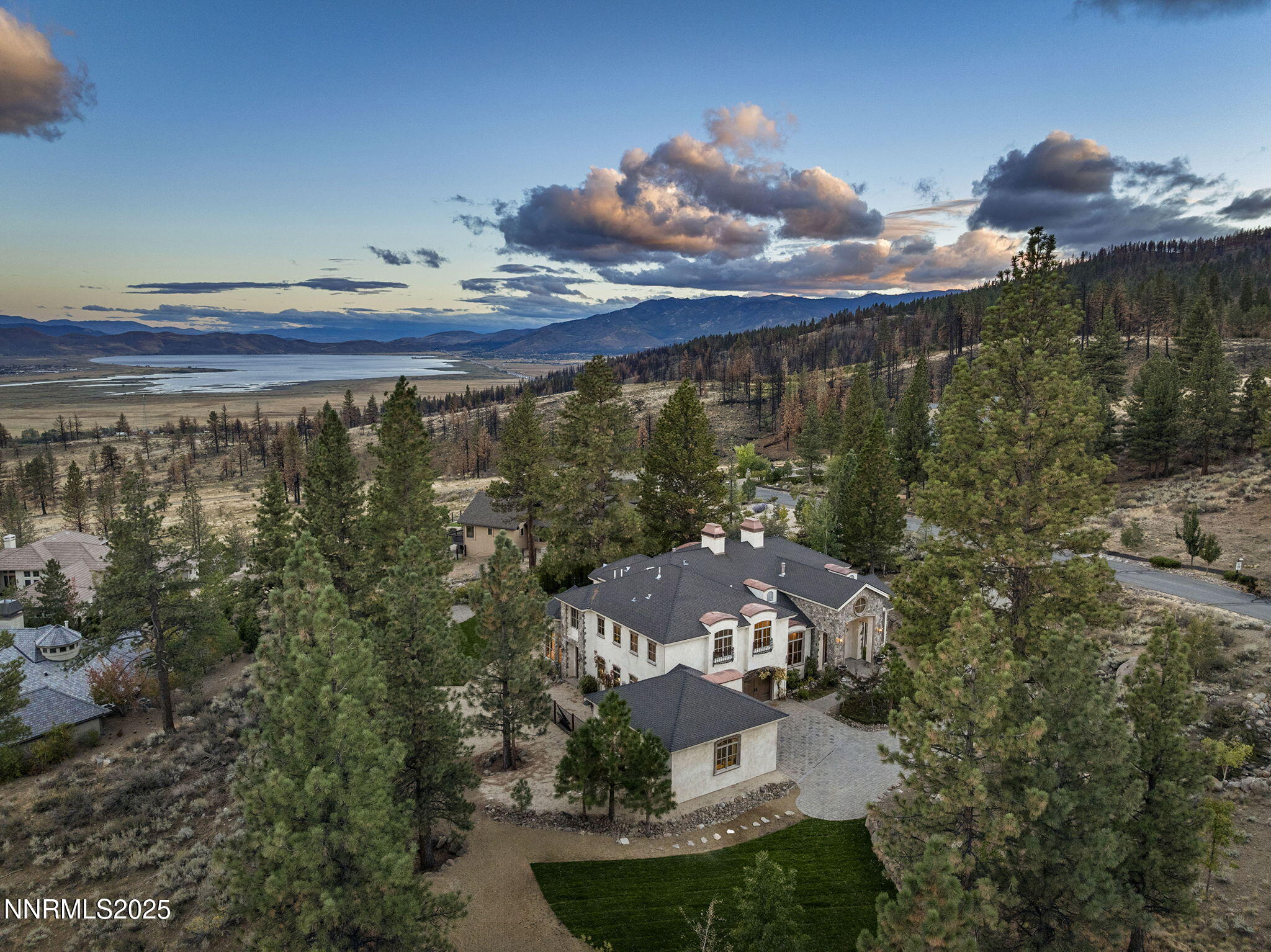 4810 West Pinewild Road Reno, NV 89511 - Photo 5 of 42 a view of a building in the background