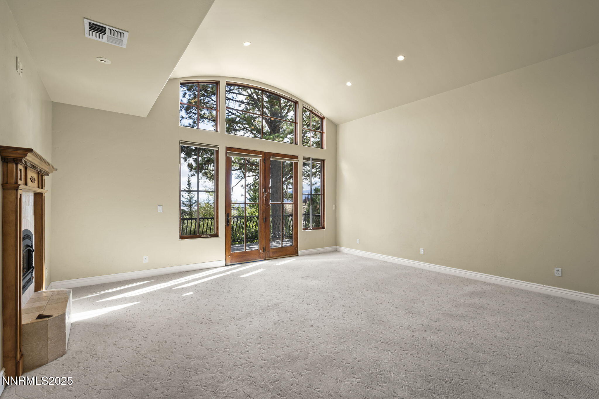 4810 West Pinewild Road Reno, NV 89511 - Photo 10 of 42 an empty room with windows