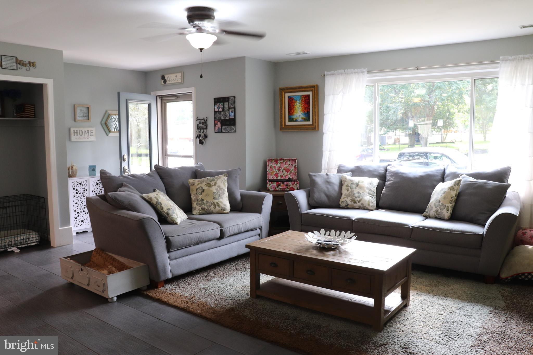 9 Main Street Huntingtown, MD 20639 - Photo 2 of 48 Living Room