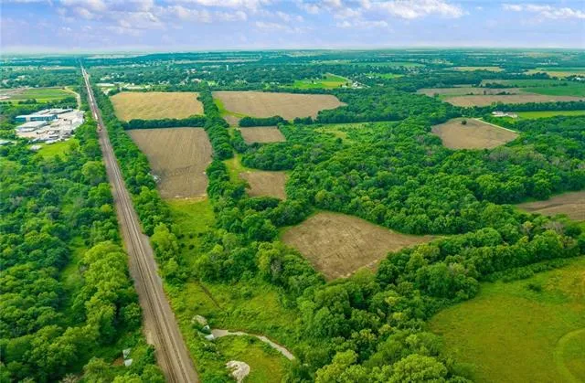 $6,419,000 | 5000 K33 Thomas Road, Wellsville, KS 66092