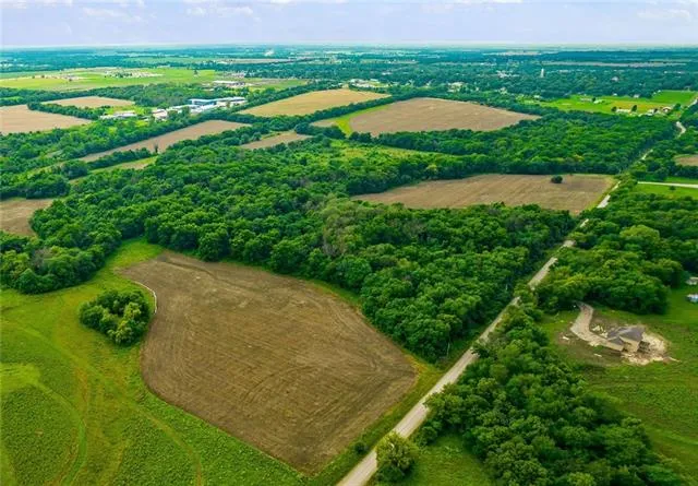 $6,419,000 | 5000 K33 Thomas Road, Wellsville, KS 66092