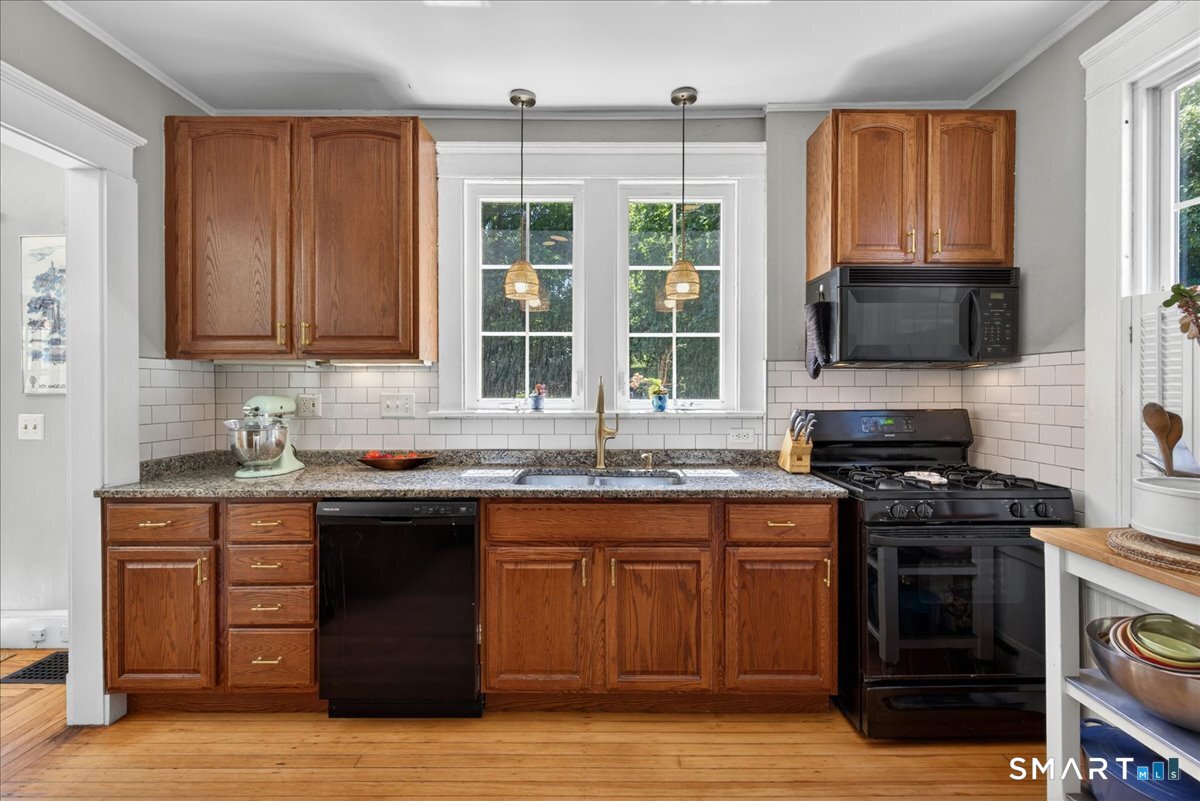 28 Thornton Street Hamden, CT 06517 - Photo 13 of 37